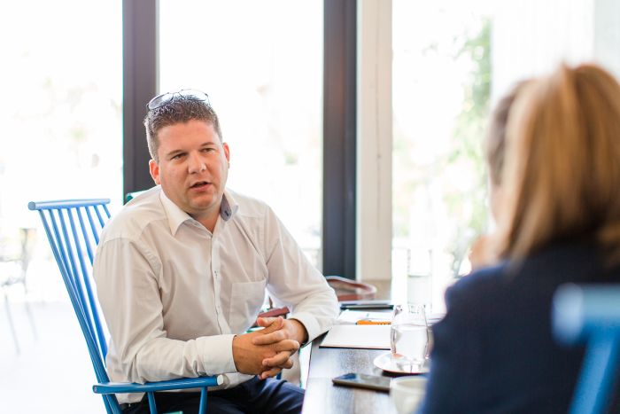 Peter Reisinger, Vertriebsleiter von EPS, betont die Bedeutung des Data Center Containers.