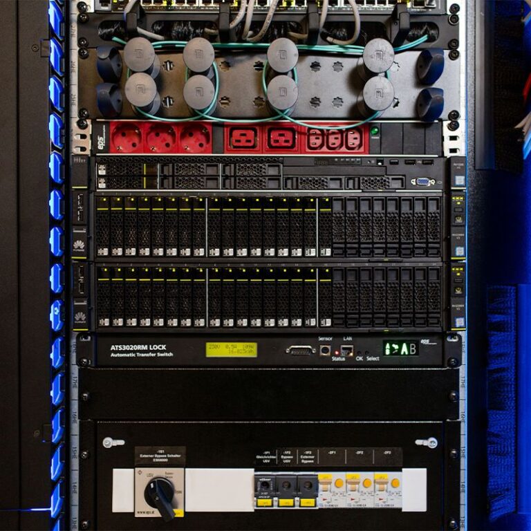 Das ist ein EBS, externer Bypass Schalter fuer USV-Anlagen im 19 Zoll Rack