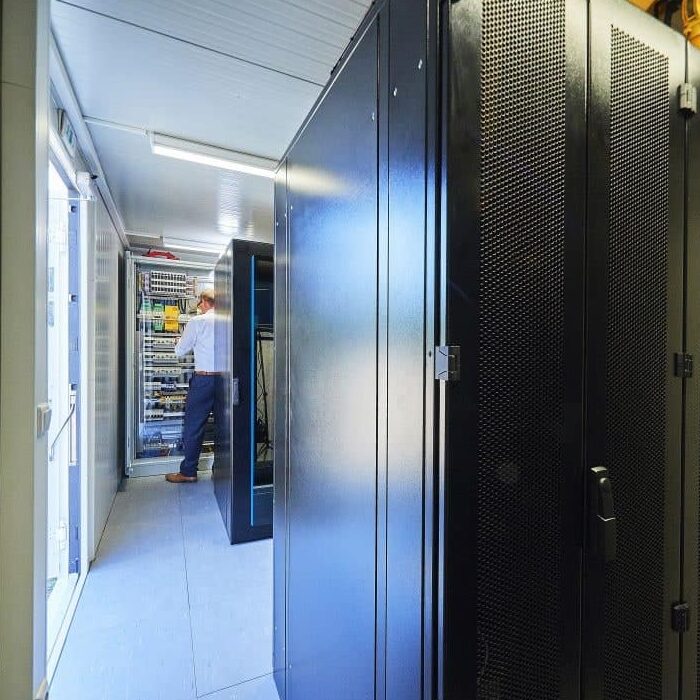 The relevance of on-premise data centers for AI and the connection with dedicated servers 2 Certification of server room also for data center containers modular mobile