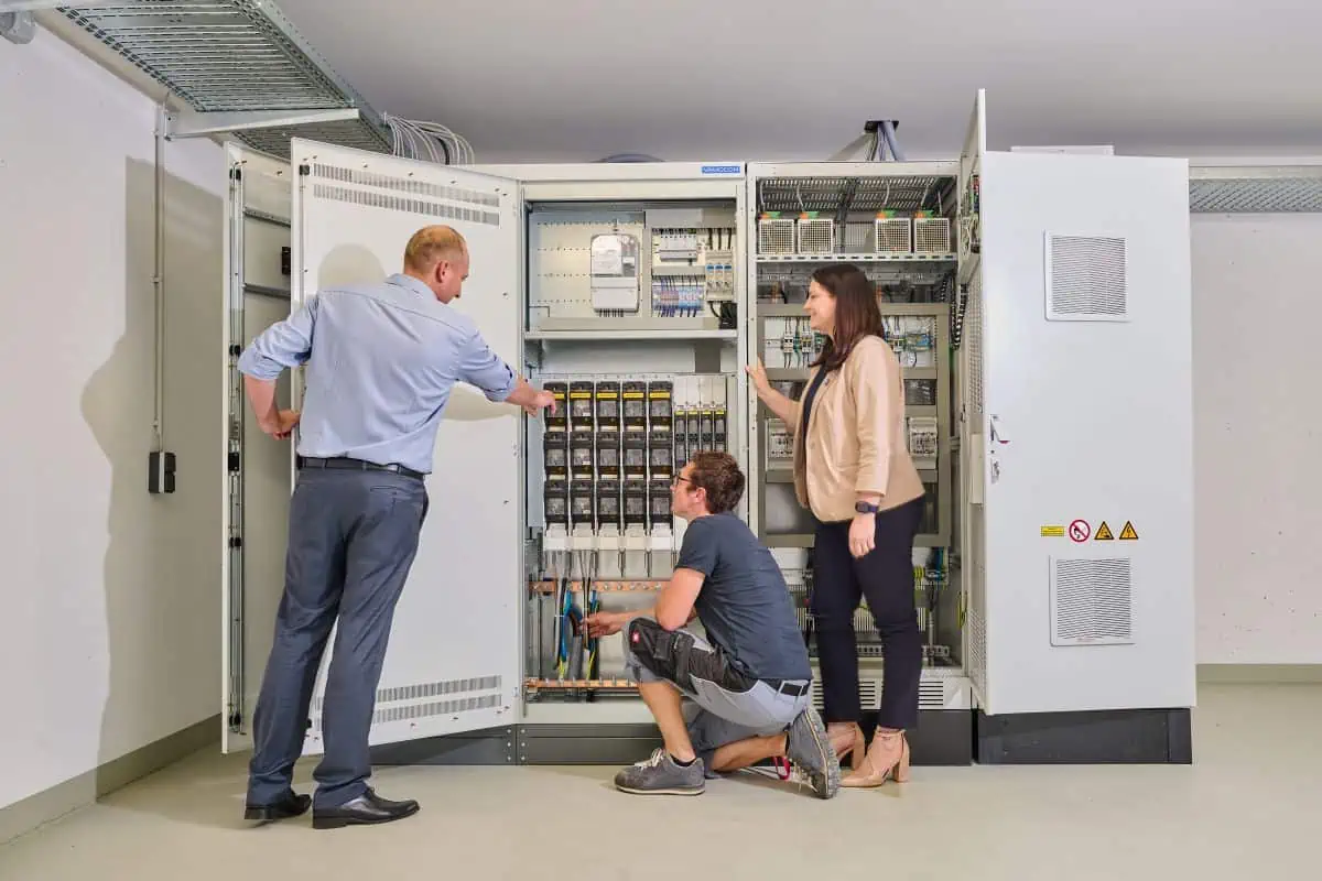 EPS_DE_Rechenzentrum_Infrastruktur_Stadtwerke_Waldkraiburg_Diesel_Notstromaggregat_mit_Gesamtloesung