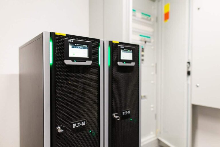 Cyber Resilience im Rechenzentrum 3 EPS Eaton USV-Anlagen A-B-System redundant