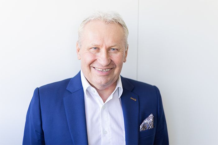 Philips Austria – Digital FI/LS in the server room in Vienna 1 EPS Geschaeftsfuehrer Josef Fruehwirth