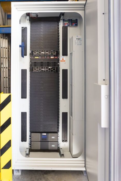 Kompakter Serverschrank mit USV System