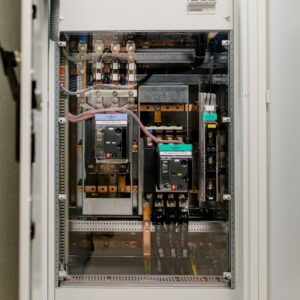 Notstromaggregat mit Notstromumschalter mit Synchronisation