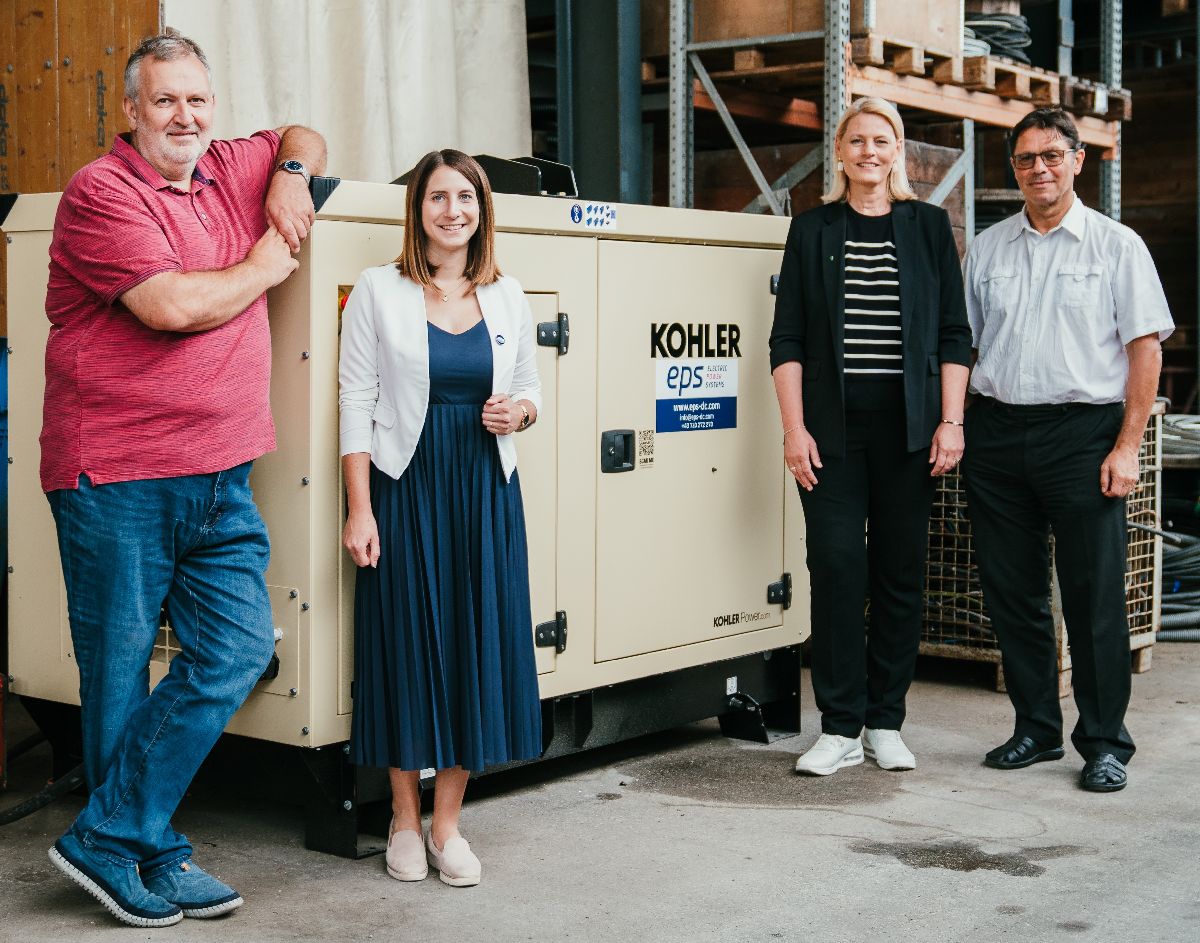 Ing. Roland Raab, Umweltmanager der Stadtbetriebe Steyr, Verena Broederbauer, Vertrieb Notstromaggregate bei EPS, Mag. Katrin Auer, Stadtraetin, und Mag. Peter Hochgatterer, Geschaeftsfuehrer Stadtbetriebe Steyr