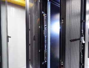 19“ RCS Rack Kuehlung ueber IT-Doppelboden