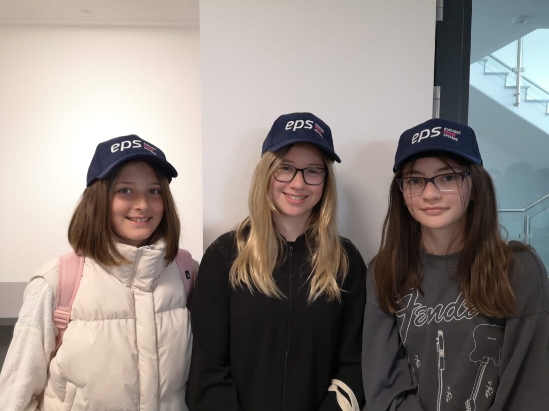 Schuelerinnen der Neuen Mittelschule Weitra beim Girls' Day bei EPS in Dietmanns