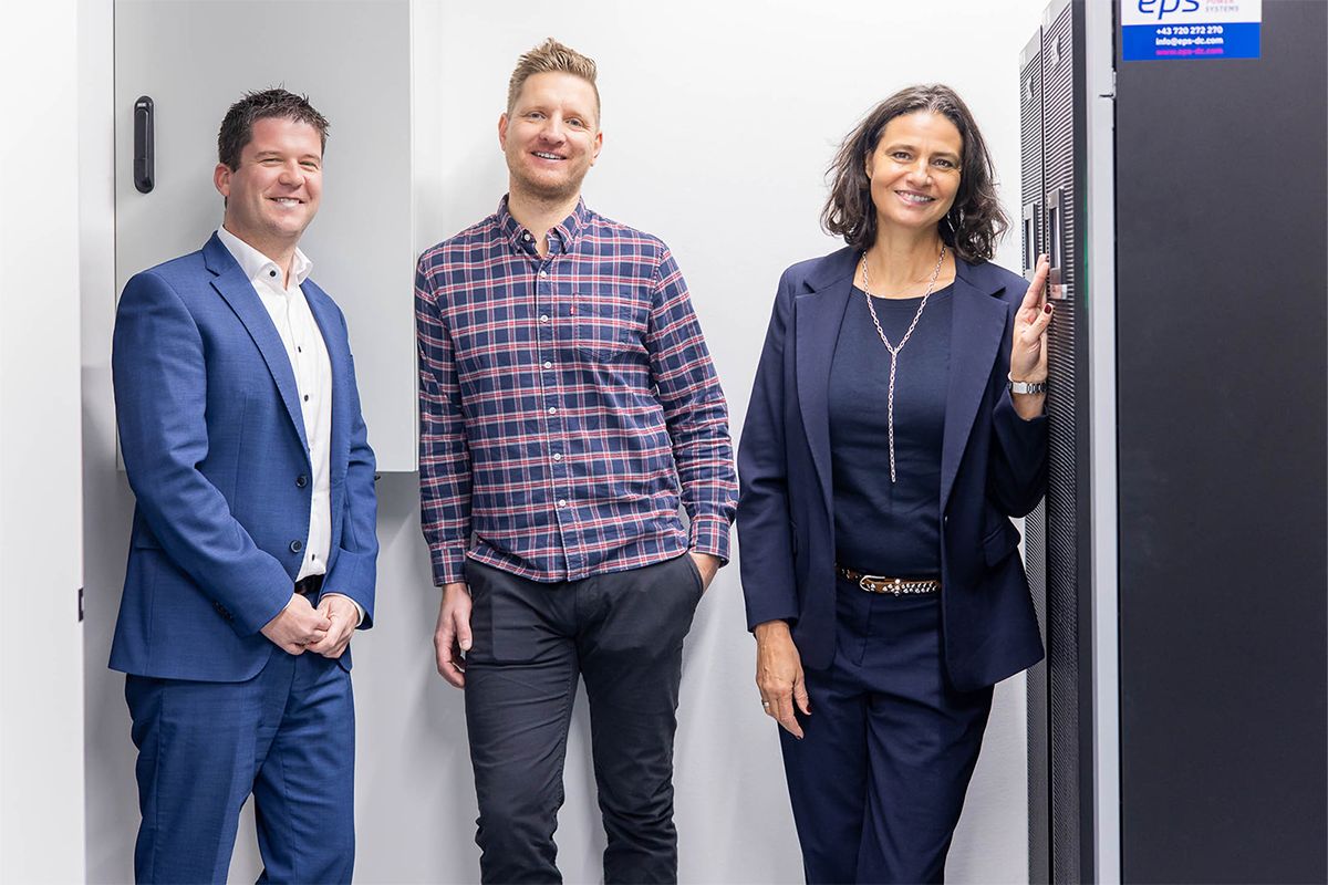 Peter Reisinger, Managing Director of EPS, Christoph Klaminger, IT at voestalpine Tubulars, and Michaela Sadleder, Managing Director of Eaton Austria and Switzerland, are in the technical room with the Eaton UPS systems