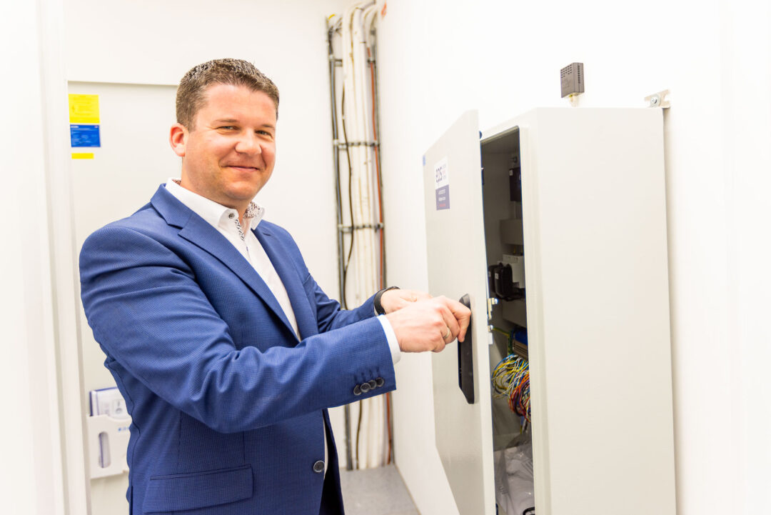 Peter Reisinger, Managing Director of EPS, is standing in the technical room at HABAU GROUP.