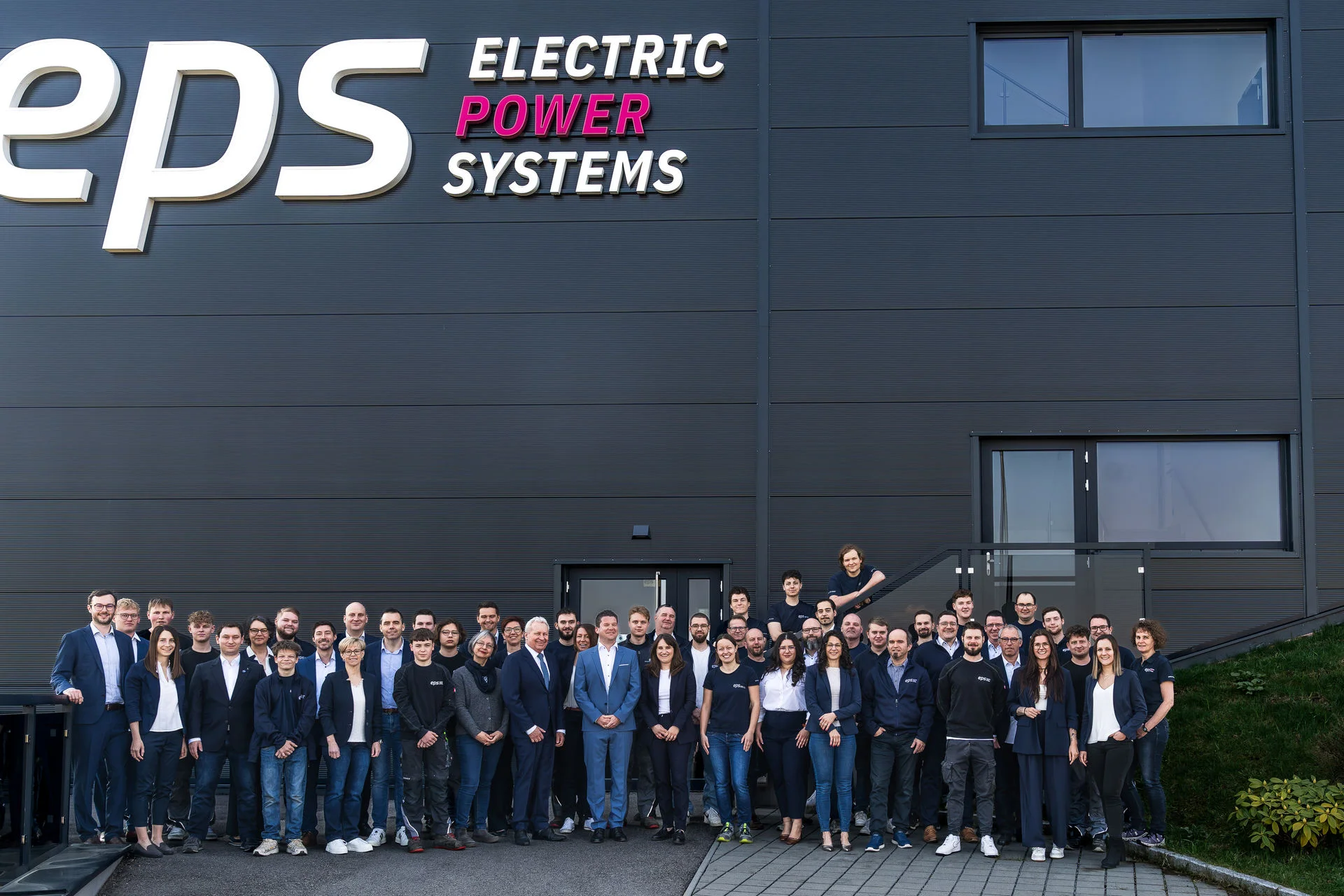 EPS Team 2026 vor dem Buerogebaeude in Dietmanns